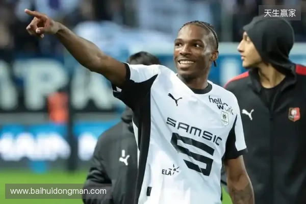 记者：雅凯已同意加盟切尔西，并告知雷恩希望在冬窗离队