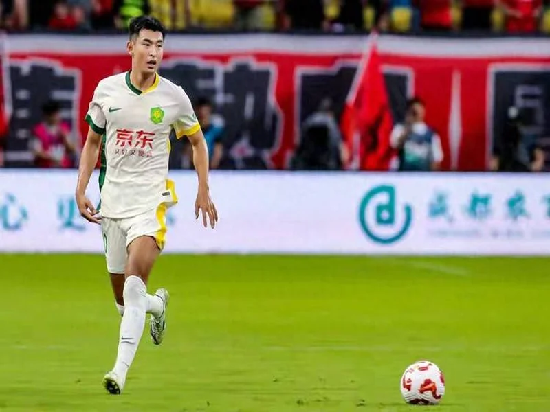 半场-国安0-0蓉城 王子铭包抄踢空失空门 韦世豪报复性铲球染黄